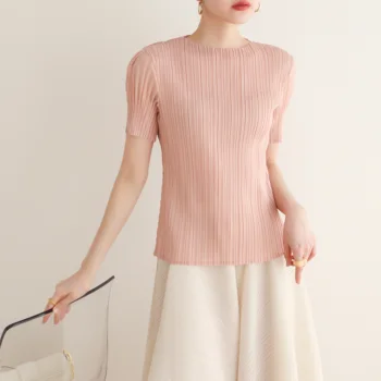 2023 nyáron új nettó híresség jóléti modell Miyake-szeres divat egyszerű szabadidős stílus karcsúsító póló